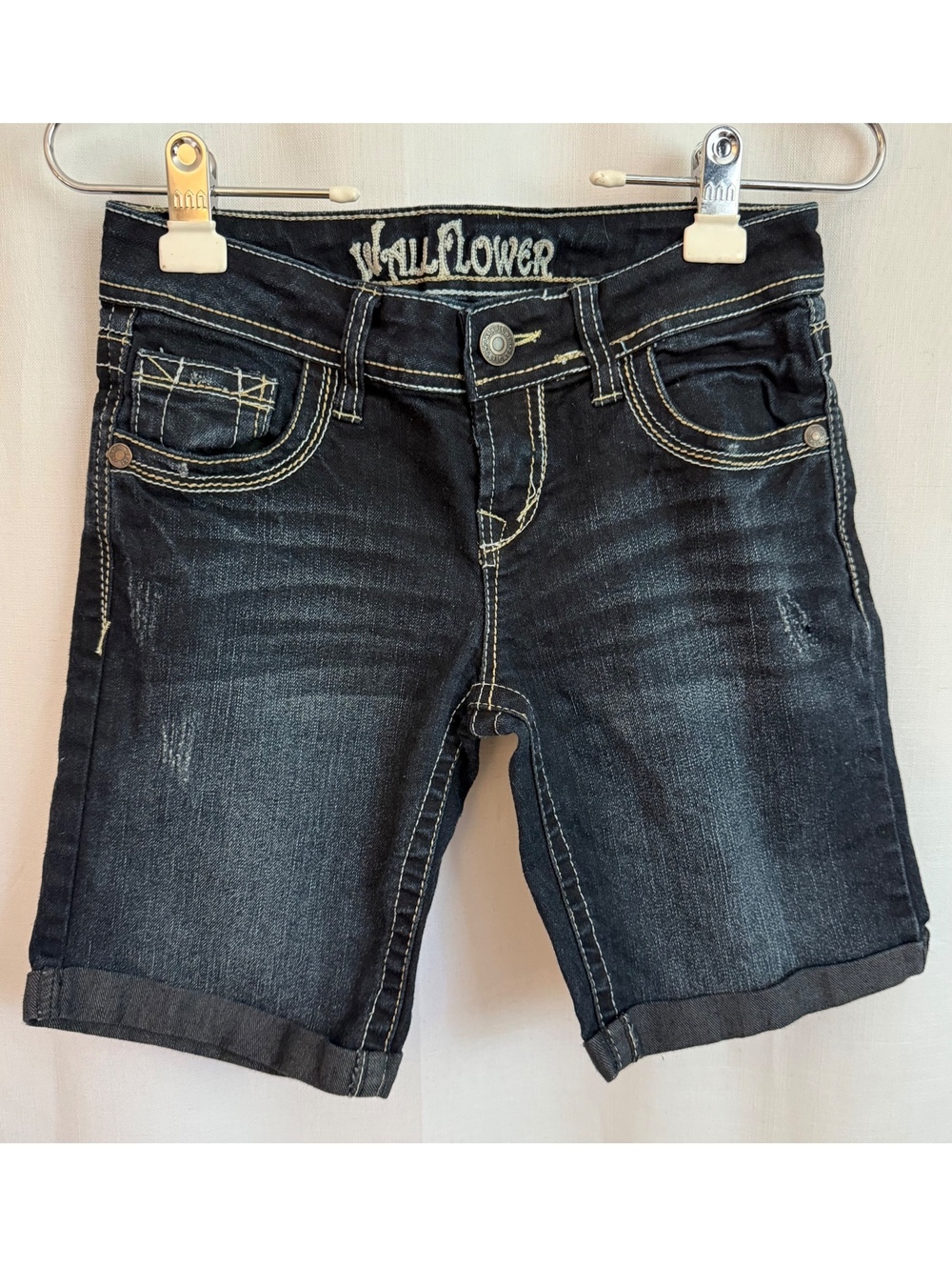 WallFlower Women’s Denim Bermuda Shorts Sz 5 Blue Cuffed Stretch Y2K Embroidered